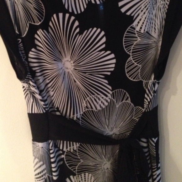 Black and white mini dress - Picture 3 of 3