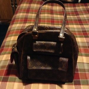 100% Authentic Pre-Owned Louis Vuitton Multipli