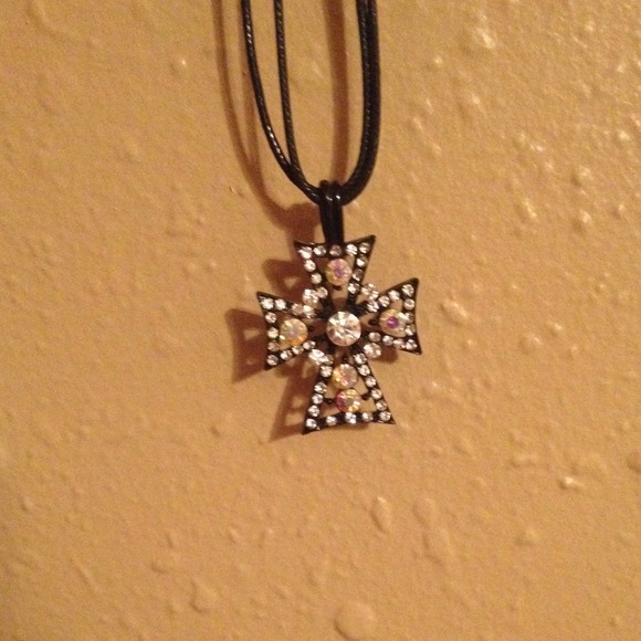 Necklace - Picture 2 of 2
