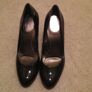 Calvin Klein brown patten leather heels