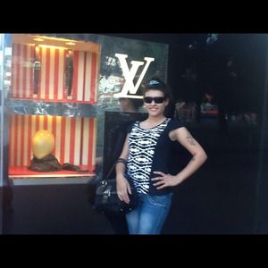 Cute black top with print