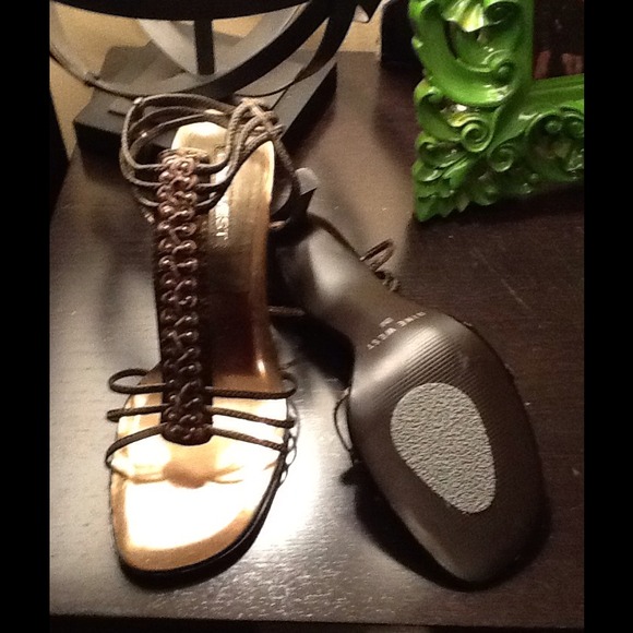 Pumps - Picture 2 of 2