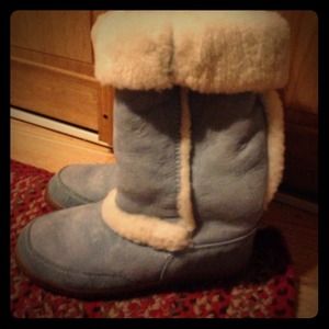 Minnetonka blue boots