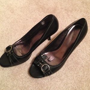 Ann Klein black peep toe heels