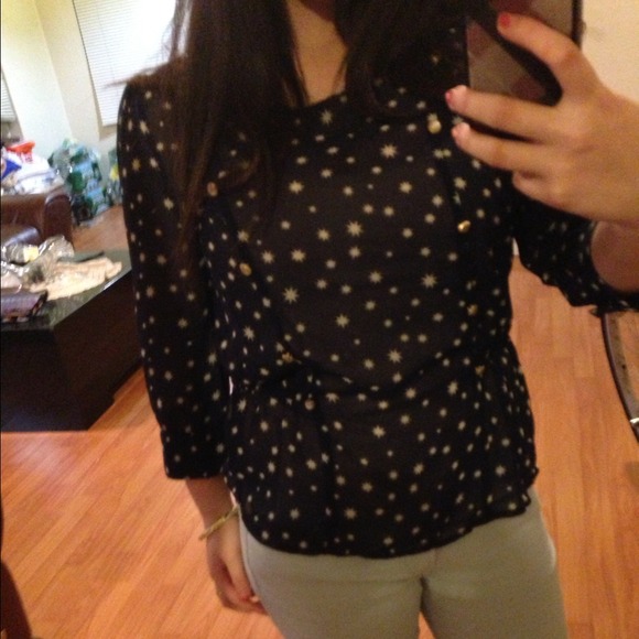 New cute sheer tommy girl shirt 🌟✨ - Picture 2 of 3