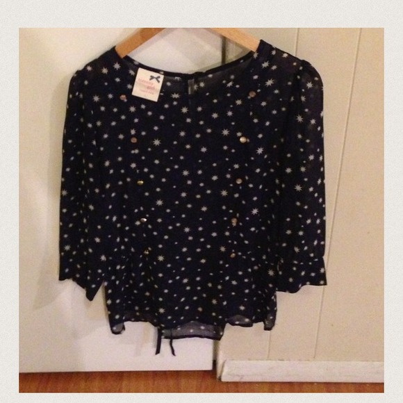New cute sheer tommy girl shirt 🌟✨ - Picture 3 of 3