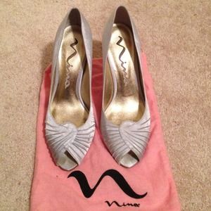Nina Bobbin heels in silver