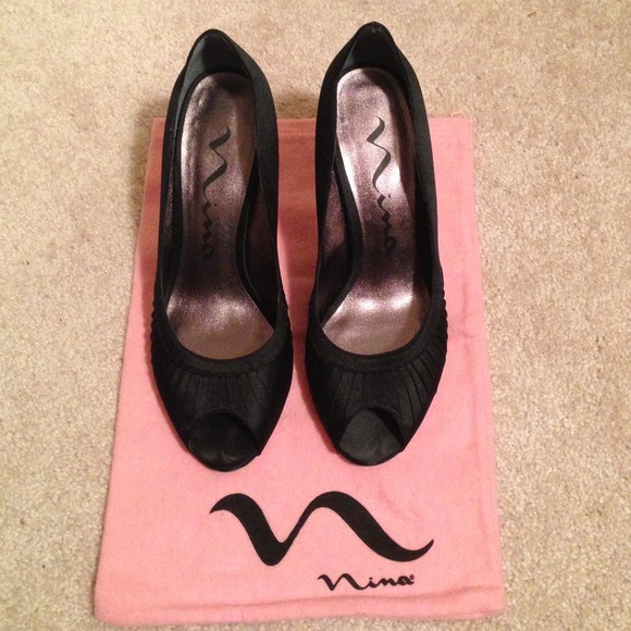 Nina heels in black satin