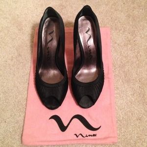 Nina heels in black satin