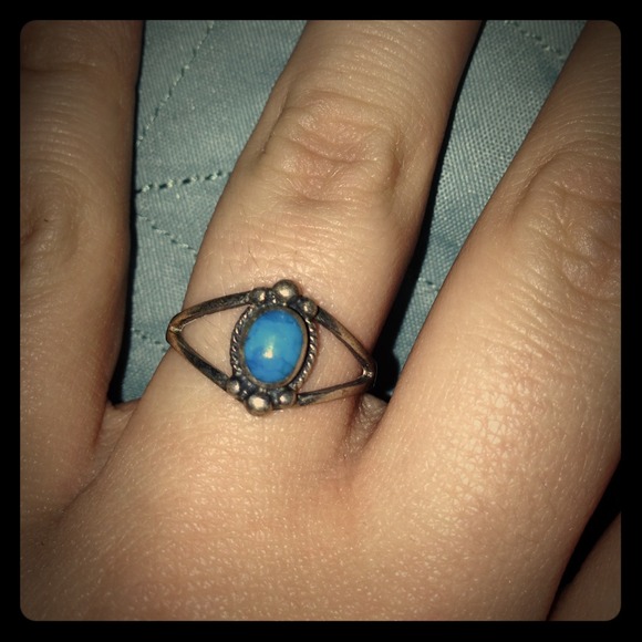 Simple and chic ring