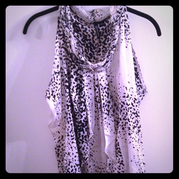 Cute flowing black and white top