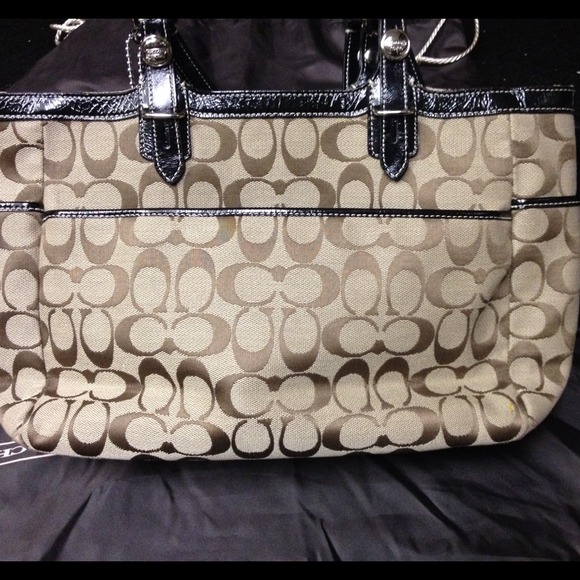 BRAND NEW COACH BAG $135 on paypal - Picture 2 of 4