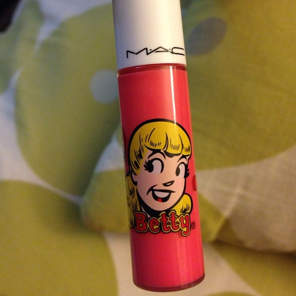 SOld!! MAC Betty Kiss and Don't Tell lip glass