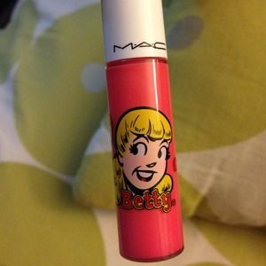 SOld!! MAC Betty Kiss and Don't Tell lip glass