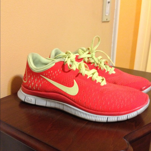Nike Shoes - Nike Free 4.0 -size 7
