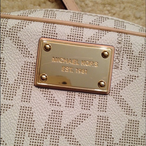 Authentic Michael kors crossbody bag - Picture 2 of 4