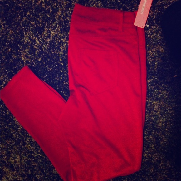 Brand new burgundy jegging
