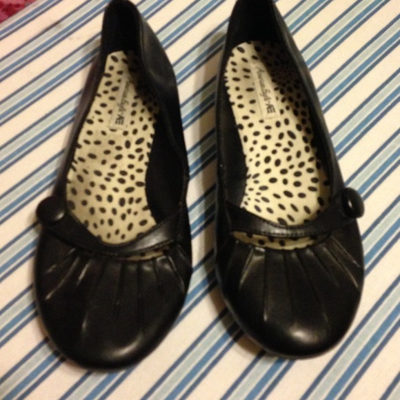 Girls black shoes