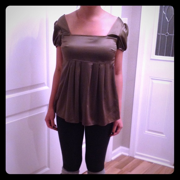 H&M brown baby doll style blouse.