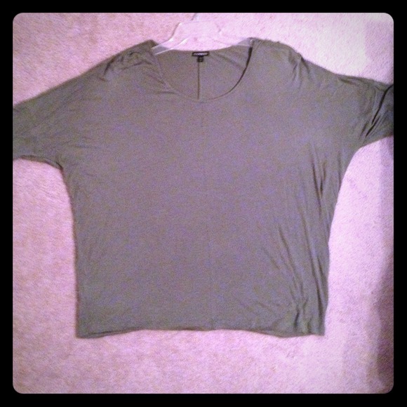 🚫SOLD🚫Express oversized olive tee💚