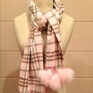 ✨HOST PICK✨12/20 Authentic Burberry Cahsmere scarf