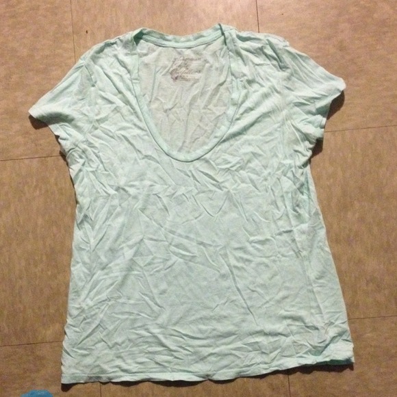 SOLD IN BUNDLE🎈Baby blue t shirt