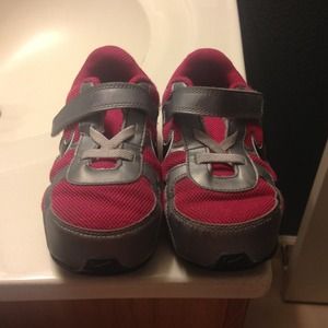 Cute hot pink Nike tennis shoes for girls .