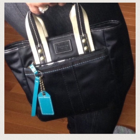 🚨SOLD🚨💙💯%AUTHENTIC BLACK COACH HANDBAG.