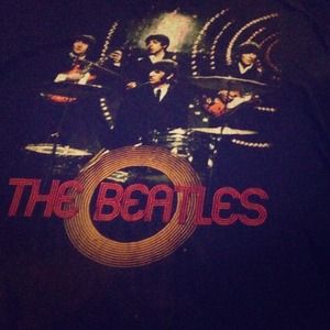 🚫🚫BUNDLED Black Beatles Top✅