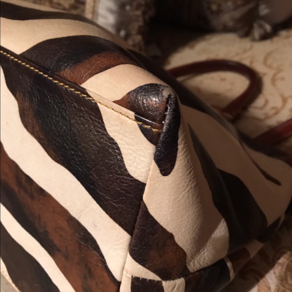 Discounted, Dooney Bourke Handbag - Picture 4 of 6