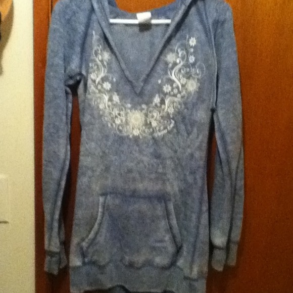 Light sweat shirt.  Bundled sold - Picture 1 of 1