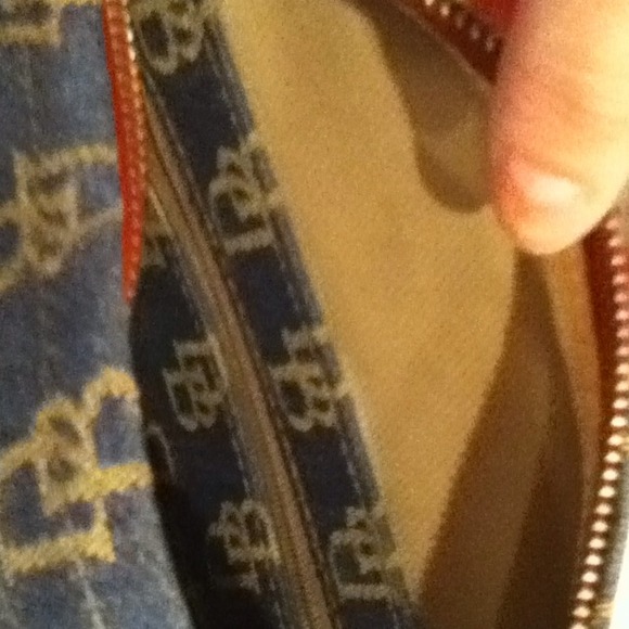 Authentic Dooney and Bourke purse - Picture 3 of 4