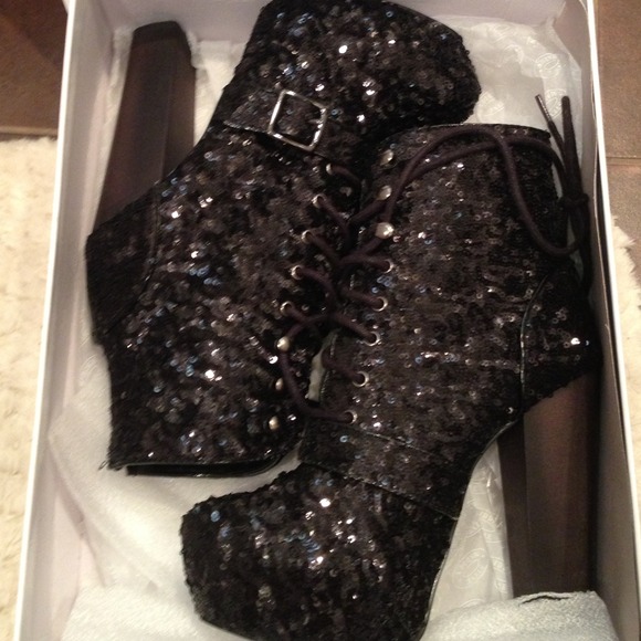 Carnby-S . Black Sequin
