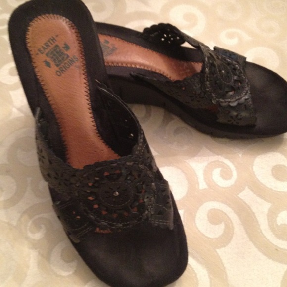 Earth Origins black leather wedges