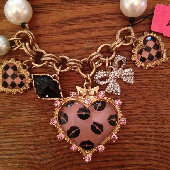 ⛔️BUNDLED⛔️Betsey Johnson bracelet - Picture 2 of 2