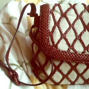 ⬇️reduced⬇️Talbots adjustable strap purse