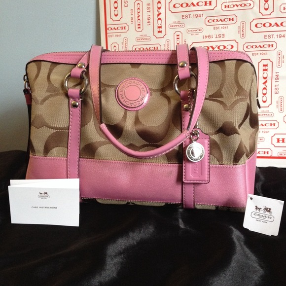 ✂️PRICE CUT✂️ Coach Handbag