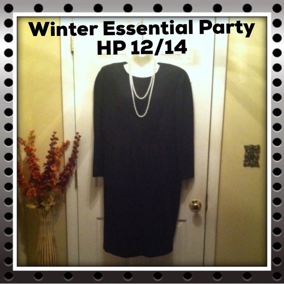 💕REDUCED💕The go to simple Vintage black dress