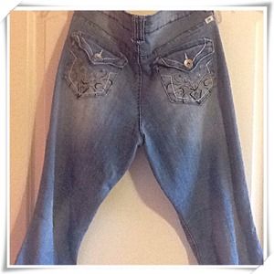 LEI LIGHT WASH DENIM CAPRIS