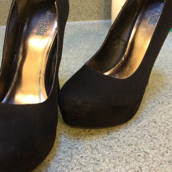 Black pumps 👠