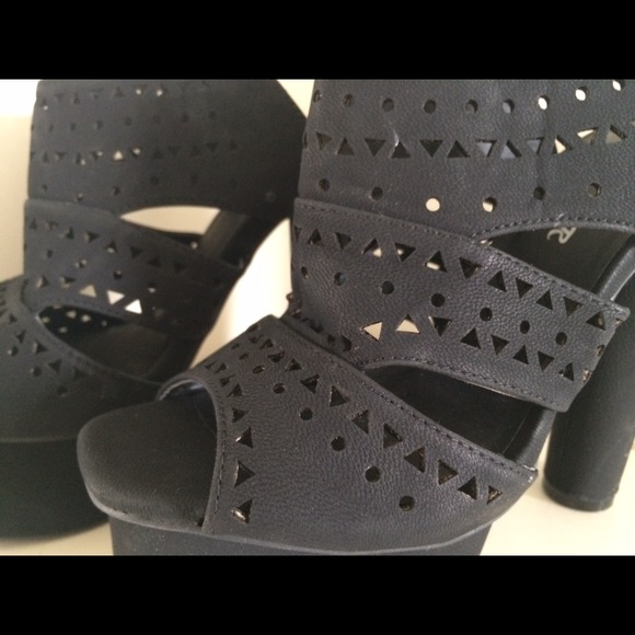 Gorgeous suede pumps - Picture 2 of 2