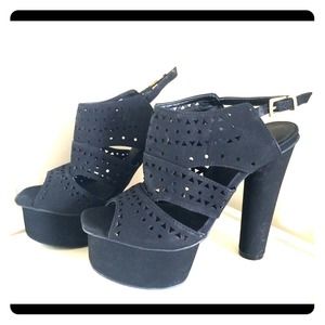 Gorgeous suede pumps