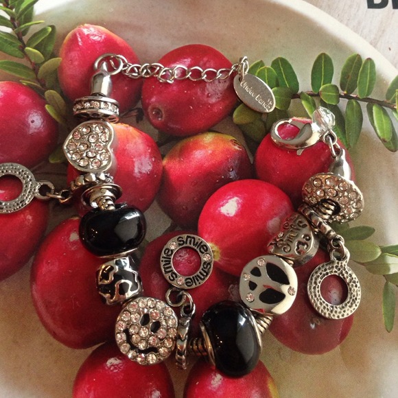 UNDEE BANDZ LOVE CHARM BRACELET - Picture 1 of 3