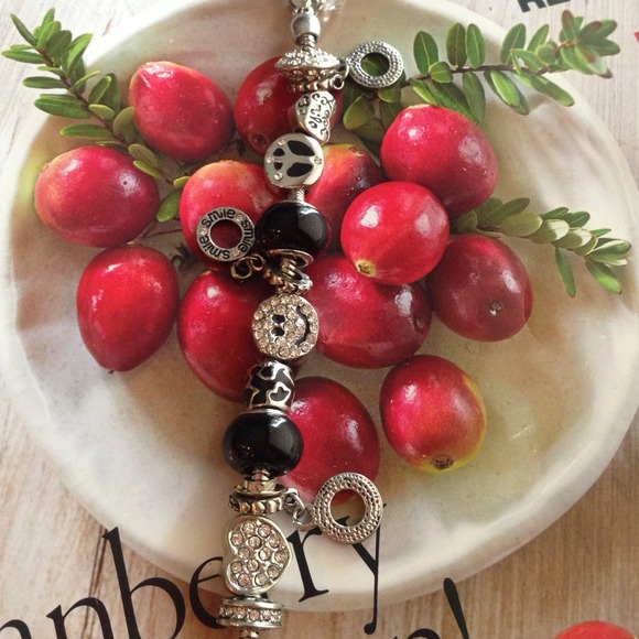 UNDEE BANDZ LOVE CHARM BRACELET - Picture 2 of 3