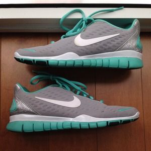 Nike cross trainer shoes