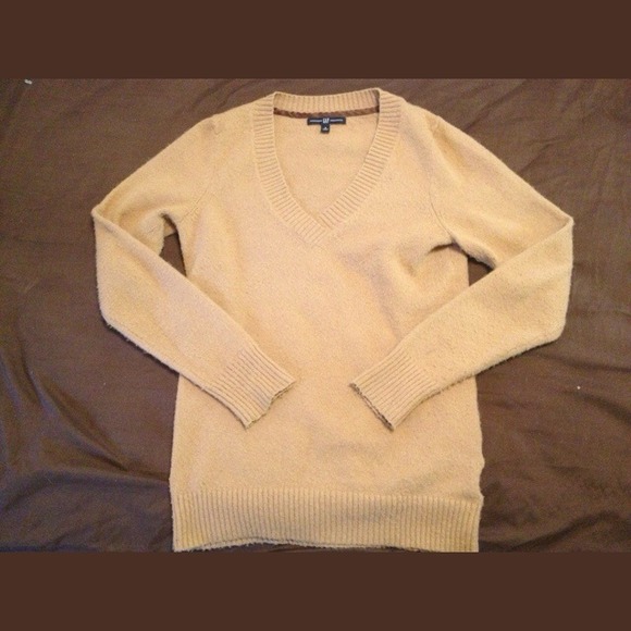 Gap sweater