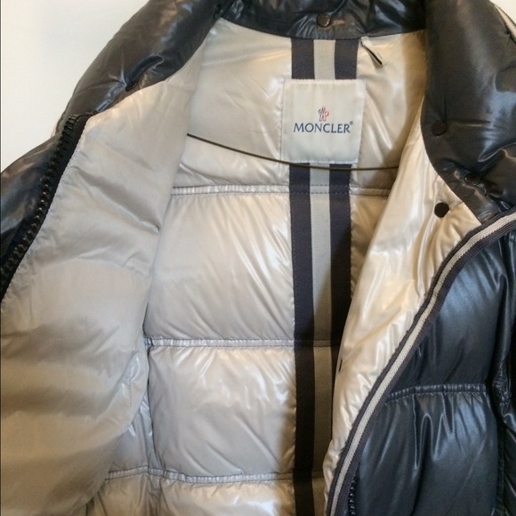 Grey Moncler puffer jacket - Picture 2 of 4