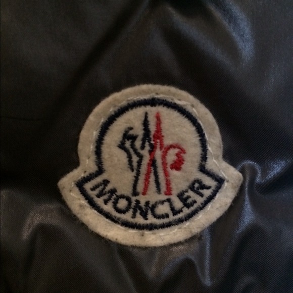 Grey Moncler puffer jacket - Picture 3 of 4