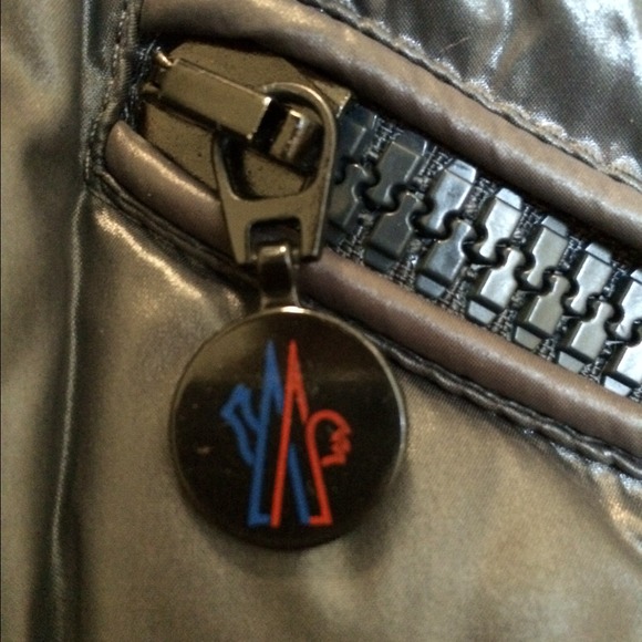 Grey Moncler puffer jacket - Picture 4 of 4