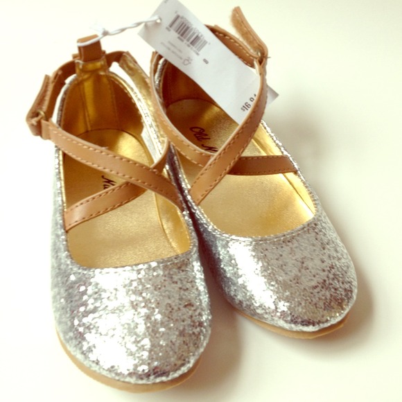 Brand new little girl Mary Janes sz 8 *Reserved*